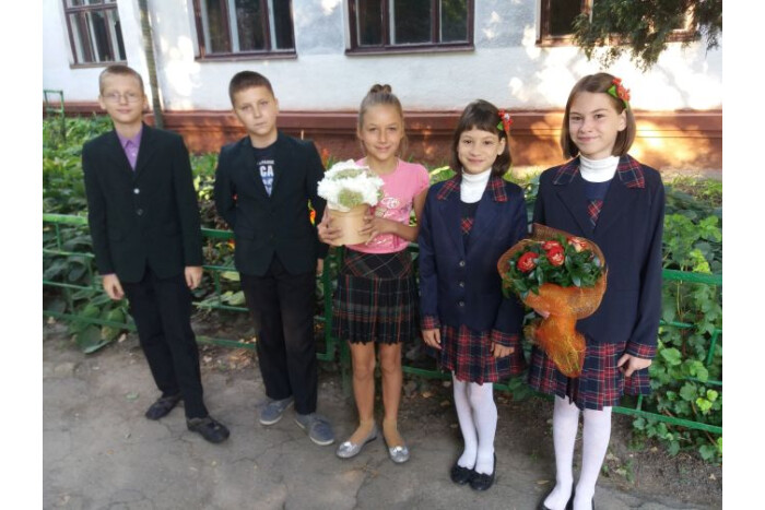 Дітям-сиротам та дітям, позбавлених батьківського піклування придбано шкільну форму