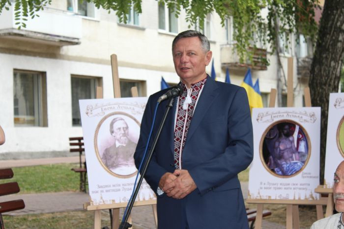 “Ми повинні знати людей, завдяки яким наше місто прославилося”, - міський голова Микола Романюк