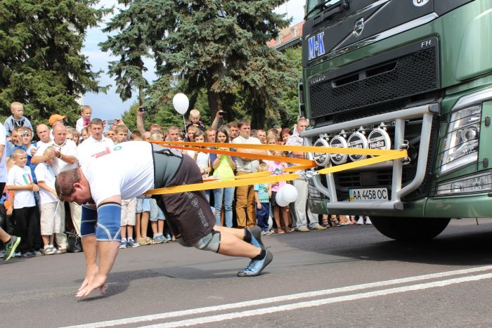 У Луцьку відбувається чемпіонат стронгменів “Найсильніша людина України-2015”