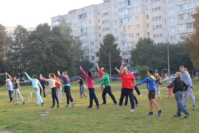Всесвітній день ходьби на ранковій «зарядці»