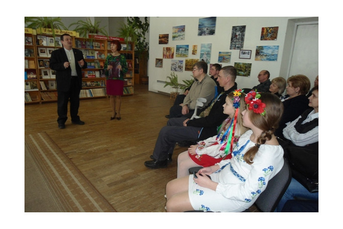 У бібліотеці-філії №10 відбулася презентація виставки виробів з кераміки “Творча вітрина від Тетяни Вегери”