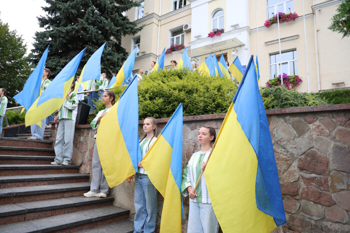 Урочисте підняття Державного Прапора України