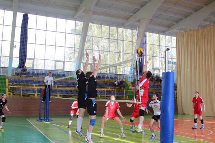 Чемпіонат міста з волейболу серед чоловічих команд сезону 2015-2016 років визначив переможця