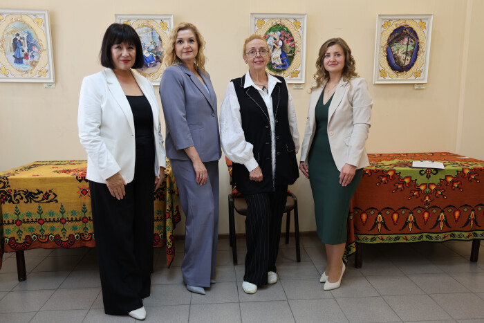 У Луцьку відкрили виставку робіт майстрів німецького походження з нагоди 10-річчя Товариства німців Волині