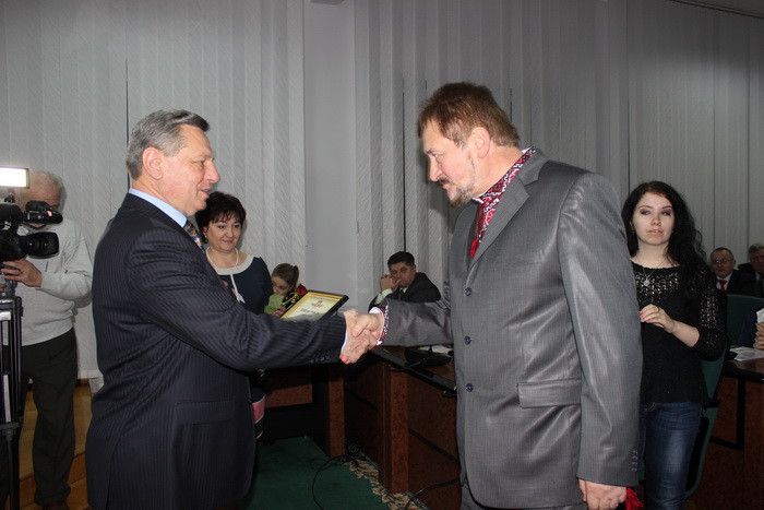 Оперативна нарада у міській раді розпочалася з вручення нагород
