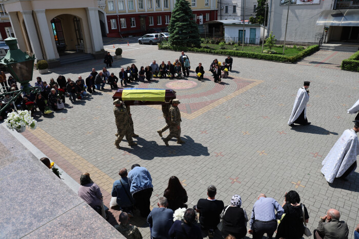 Домовину несли під супровід сигналу повітряної тривоги