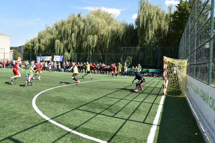 Міський голова Микола Романюк вручив нагороди учасникам Чемпіонату Луцька з дворового футболу
