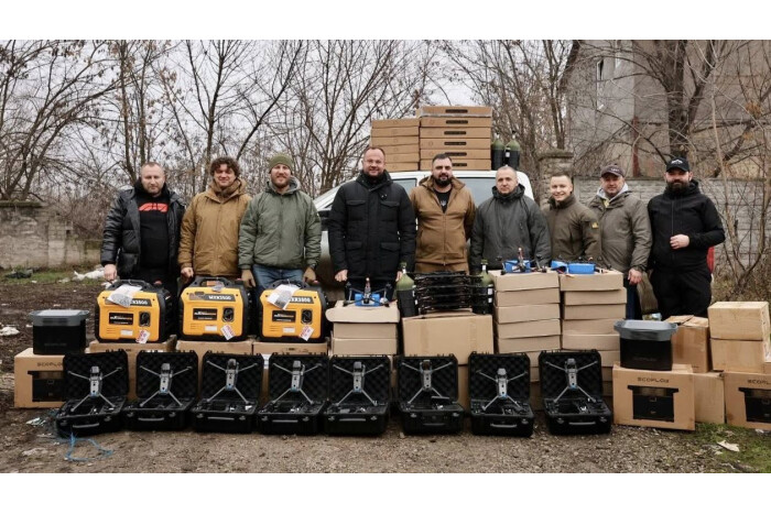 Автомобілі, квадрокоптери та інше обладнання міський голова Ігор Поліщук з депутатами завезли захисникам на лінію фронту