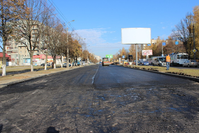 Триває ремонт доріг міста