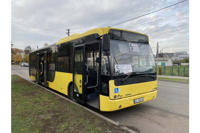 На міський маршрут № 5 замість “Богданів” виїхали автобуси великої пасажиромісткості VDL