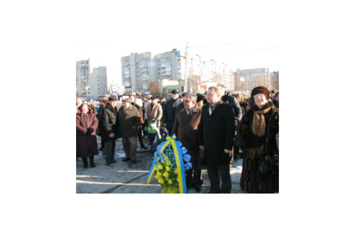 У Луцьку відбувся мітинг та урочисте покладання квітів з нагоди дня народження Степана Бандери