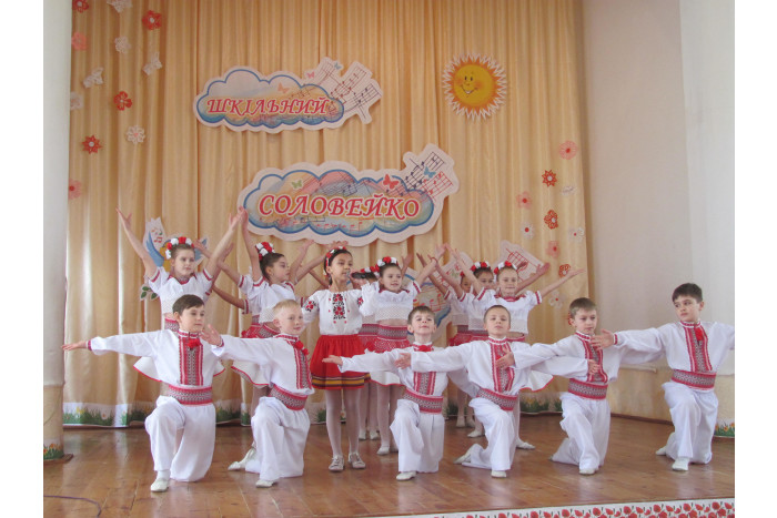 У Луцьку відбувся міський конкурс солістів-вокалістів «Шкільний соловейко»
