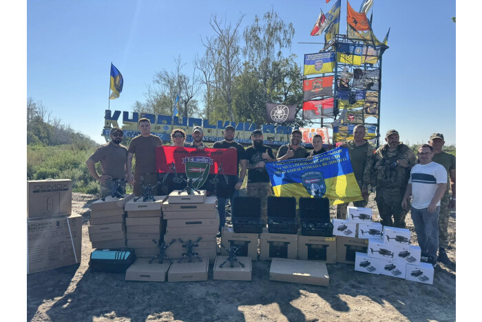 Міський голова Ігор Поліщук з депутатами міської ради доставили допомогу військовим на передову