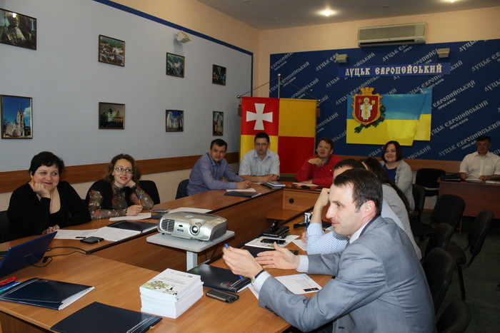 Для депутатів Луцької міської ради та депутатів міських рад Південно-Східної України проводять семінар