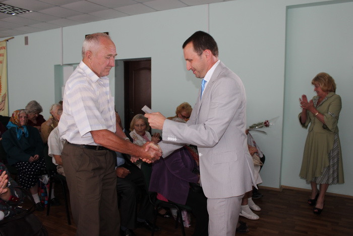 Заступник міського голови Сергій Григоренко вручив ювілейні медалі “70 років Перемоги над нацизмом”