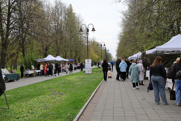 В Центральному парку культури та відпочинку імені Лесі Українки впродовж дня триває ярмарок ветеранського бізнесу &ldquo;Я зміг - і ти зможеш!&rdquo;