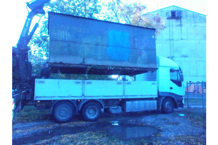Муніципали продовжують демонтовувати незаконно розміщені споруди