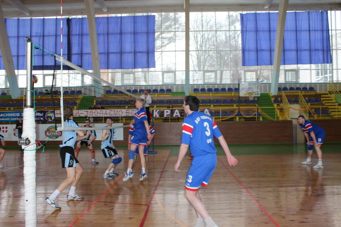 ІV відкритий Чемпіонат міста Луцька з волейболу серед чоловічих команд 2014 – 2015 років стартує