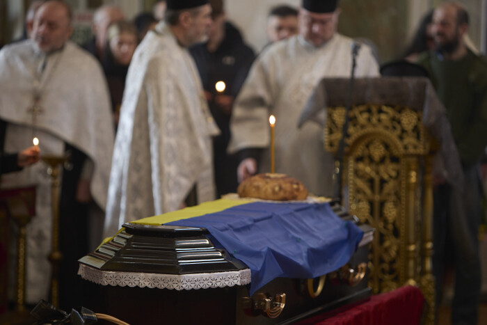 Останній бій прийняв на Донеччині: у Луцьку попрощалися з полеглим Героєм Олексієм Федоренком