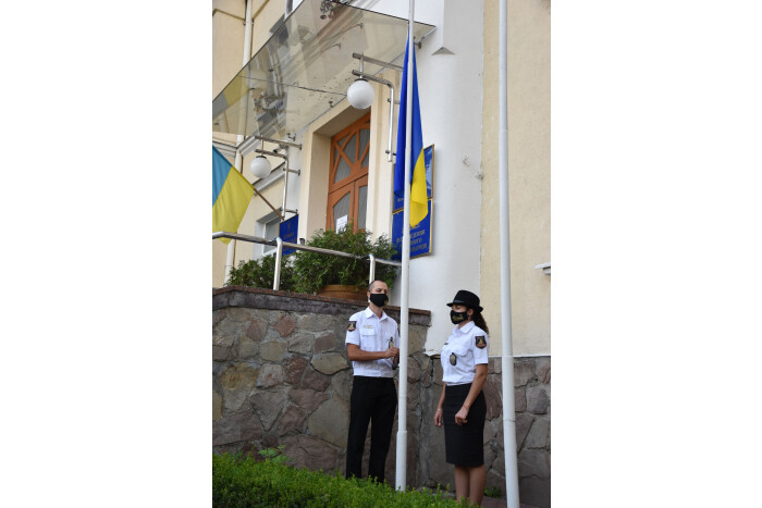 Державний Прапор України урочисто підняли біля будівлі Луцької міської ради