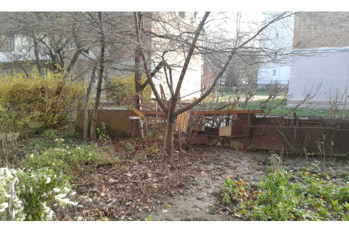 Муніципали демонтували саморобні паркани у дворах на вулицях Коновальця та Арцеулова