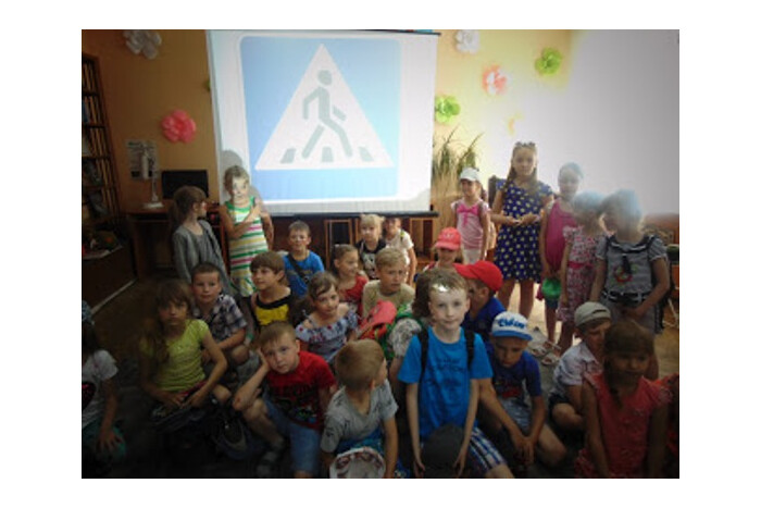 У центральній міській бібліотеці для дорослих відбувся урок безпеки «Дорога любить уважних»