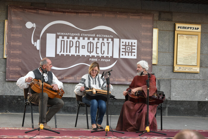  Лірники та кобзарі привітали лучан напередодні великих свят в рамках Міжнародного етнічного фестивалю “Ліра Фест -2019”