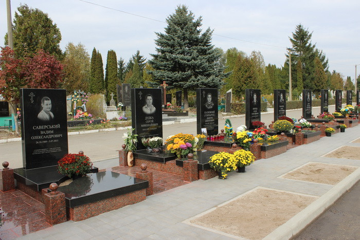 У день Покро́ви Пресвято́ї Богоро́диці освятили пам’ятники загиблим учасникам АТО