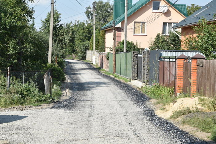 На вулицях та дворах Луцька тривають активні ремонтні роботи