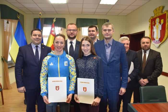 Відомі волинські спортсменки отримали ордери на квартири у Луцьку