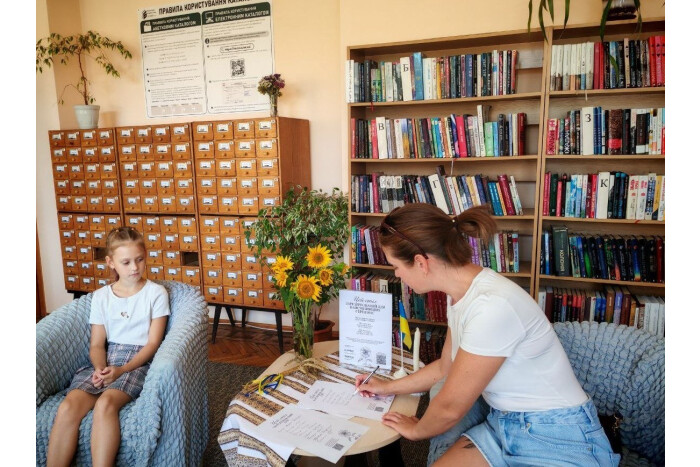 Бібліотеки Луцької громади долучилися до всеукраїнської ініціативи &laquo;Стіл пам&rsquo;яті&raquo;