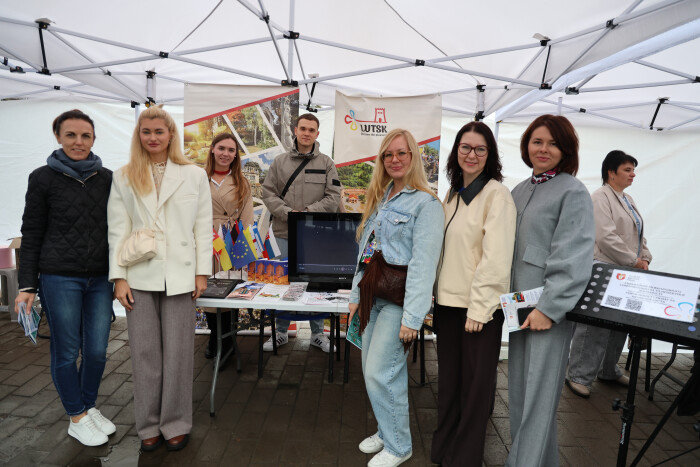 З нагоди Дня міста на Театральному майдані виконавчі органи презентували свою діяльність 