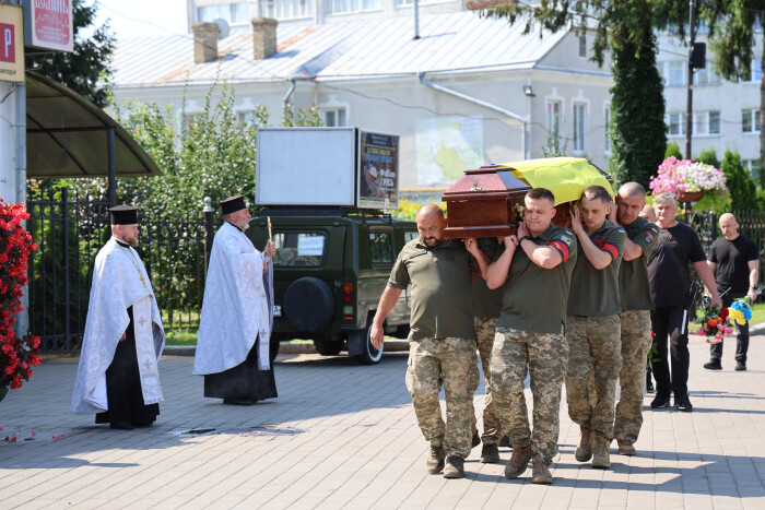 У Луцькій громаді попрощалися із Героєм Олександром Лебедевичем
