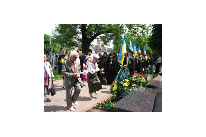 Сьогодні у Луцьку вшанували пам’ять жертв політичних репресій