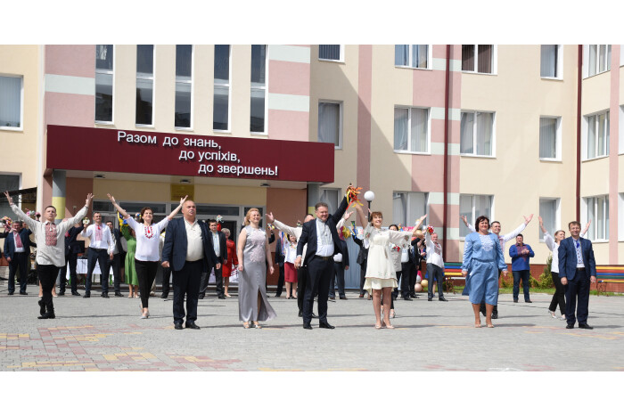 У Луцьку з дотриманням вимог карантину відбулось свято Останнього дзвоника