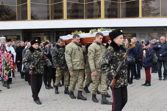 Лучани провели в останню путь військовослужбовця Сергія Дудку