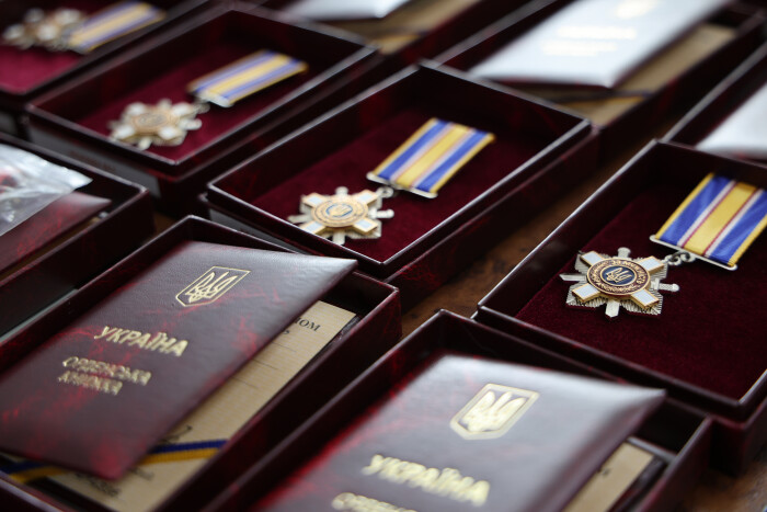 Міський голова Ігор Поліщук вручив рідним загиблих захисників посмертні державні нагороди