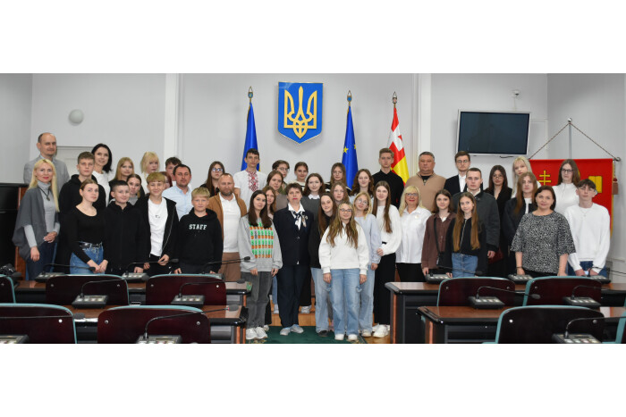 До Луцької міської ради завітали учасники “Школи юних лідерів” 