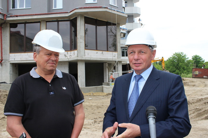 Микола Романюк побував на будівництві багатоквартирного житлового будинку на вулиці Задворецькій