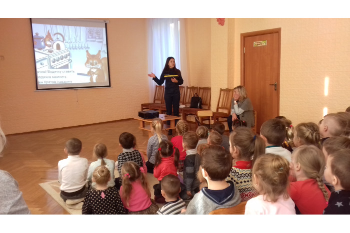 У Луцьку рятувальники навчали дошкільнят вимогам безпеки