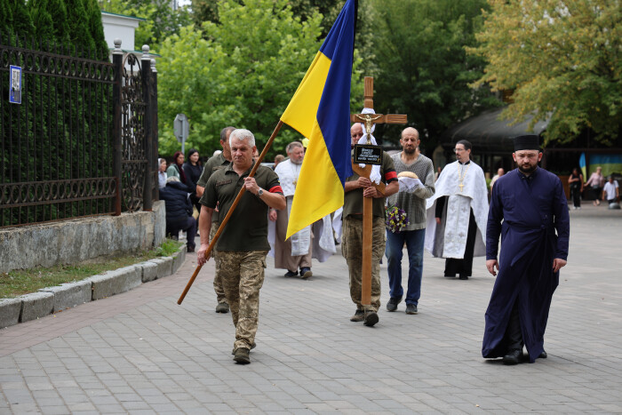 Вічна та світла пам’ять Герою: у Луцьку попрощалися з Олексієм Бондарем 