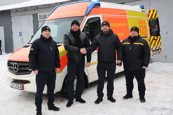 Міський голова Ігор Поліщук передав спецавтомобіль для аварійно-рятувального загону ДСНС